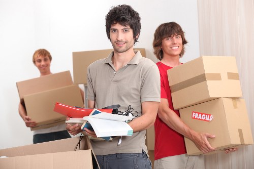 Local moving crew managing access challenges in Covent Garden